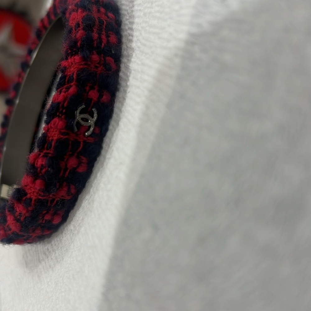 Beautiful Chanel bracelet with shades of pink and blue very appealing - Picture 6 of 6